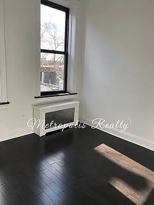 Rented by Metropolis International Realty Inc. | media 17