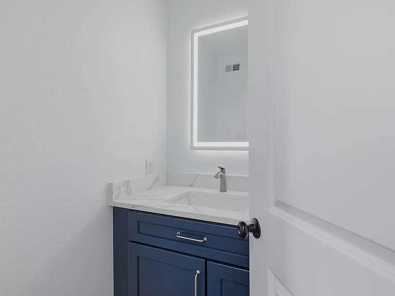 708 Alabama St — Photo 16