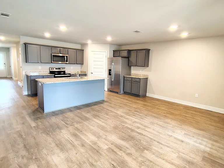 Eastland Cir — Photo 5