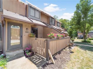 11447 Harbour Light Dr, North Royalton, OH 44133