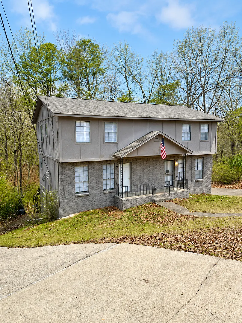 Charming Duplex for Rent- Spacious and Convenient Living! — Photo 1