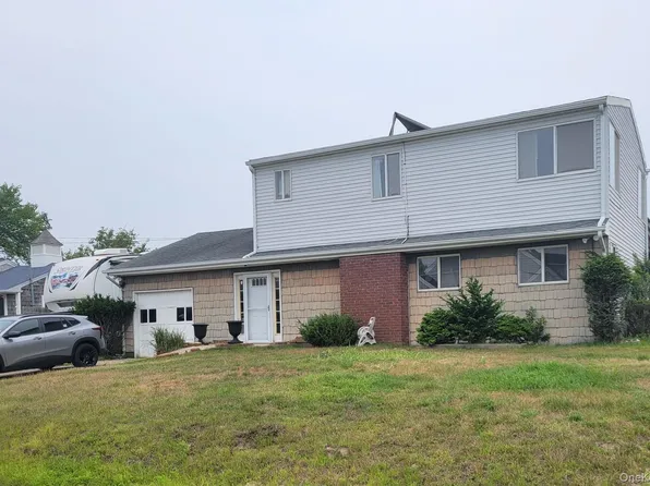 39 Barracuda Road, East Quogue, NY 11942