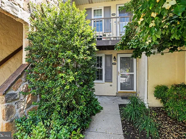 205 Valley Stream Ln #205, Wayne, PA 19087