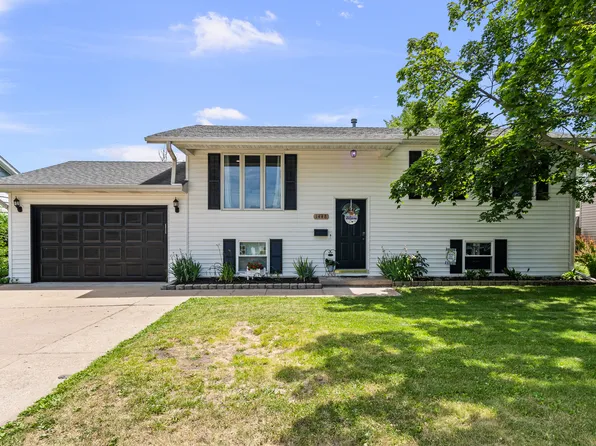 1448 17th Ave, Camanche, IA 52730