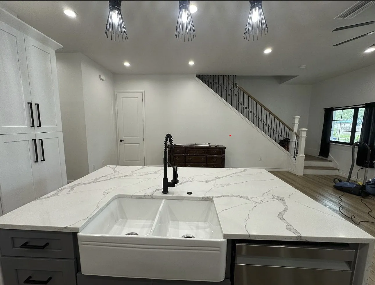 4 bed, 3.5 bath, 2650 sqft, $5,100 — Photo 1