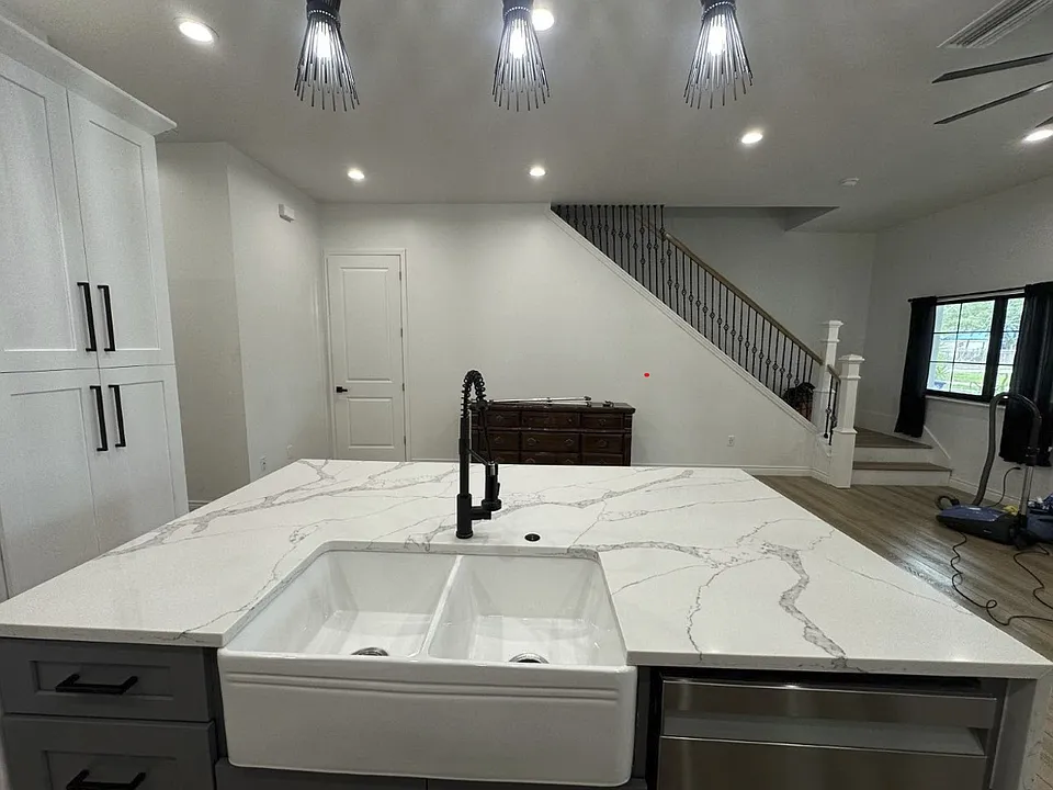 319 W West St