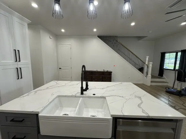 319 W West St, Tampa, FL 33602