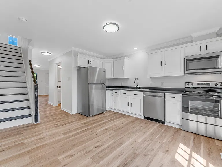 138 Putnam St — Photo 24