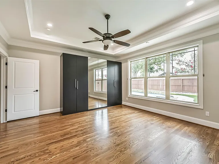 1317 Chantilly Ln — Photo 21
