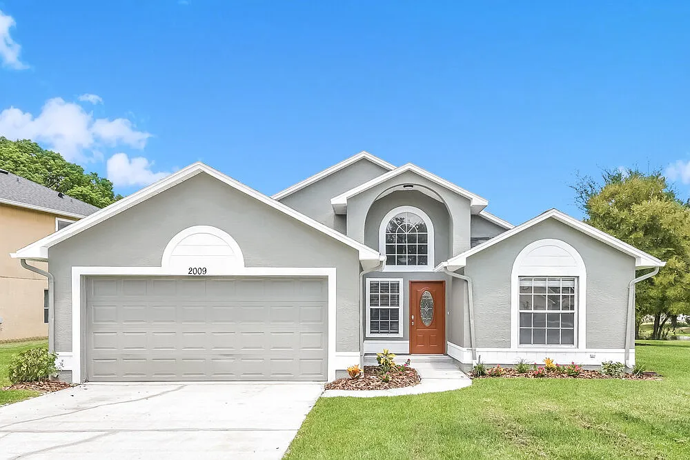 3 bed, 2.0 bath, 1314 sqft, $2,360 — Photo 1