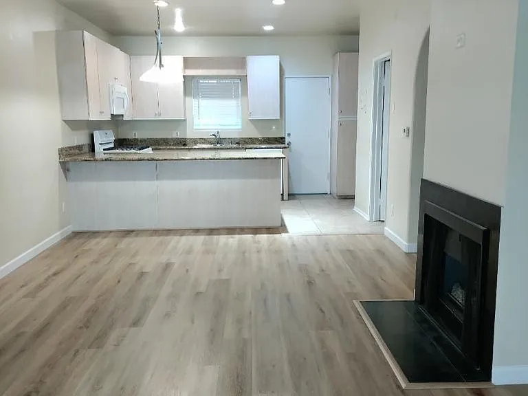 856 W Beach Ave #20 — Photo 9