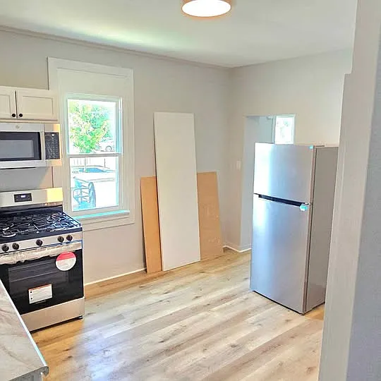Building Photo - 324 2nd Ave #2
