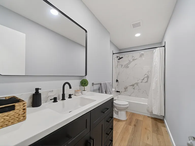 1547 Woodlawn Ave — Photo 8