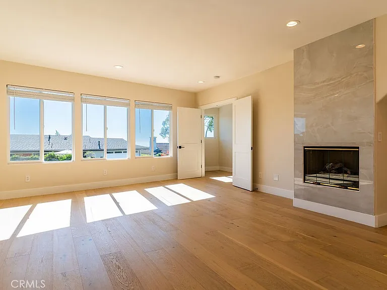 2850 Zell Dr — Photo 45