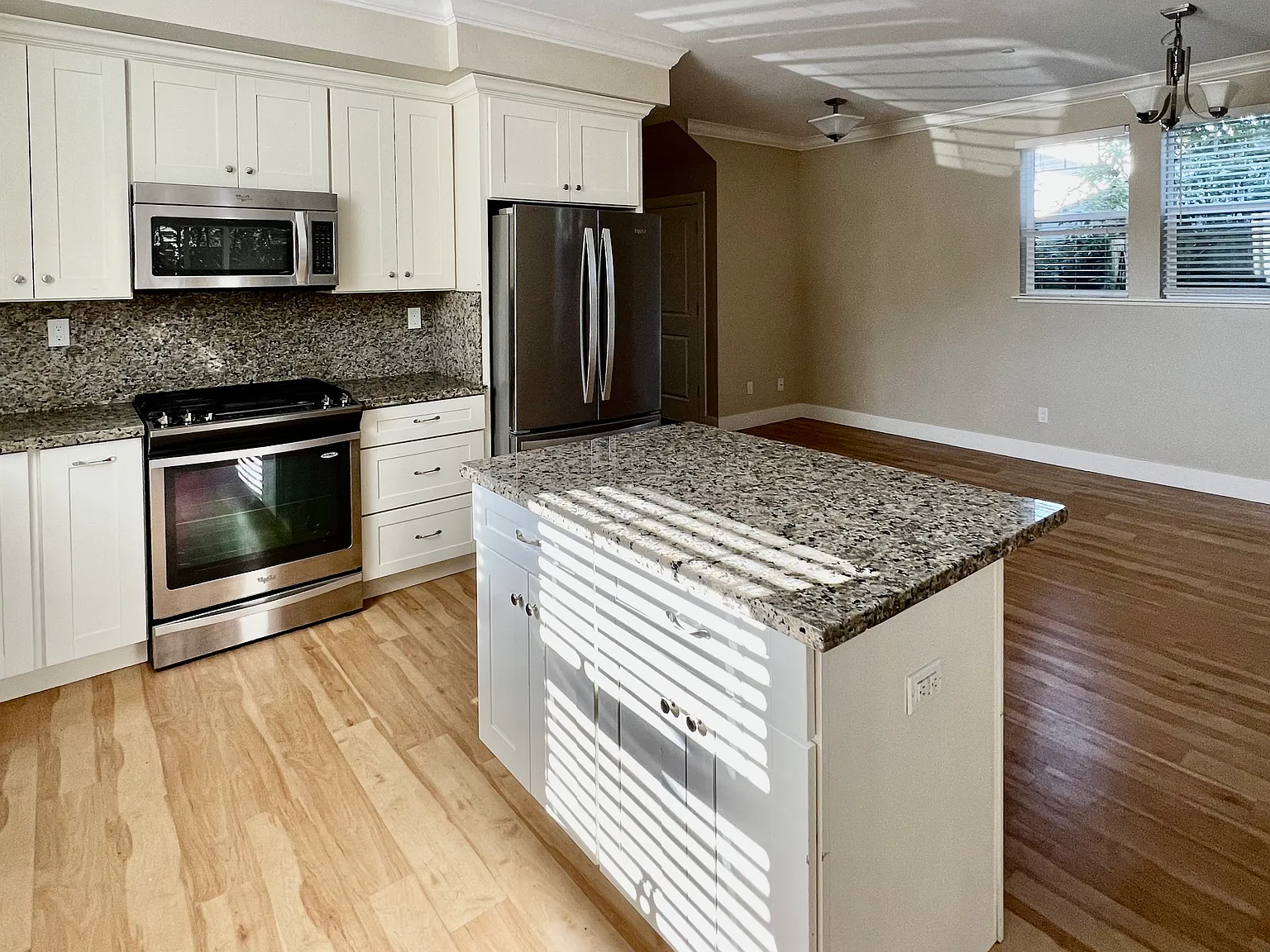 3 bed, 2.0 bath, 2042 sqft, $6,995 — Photo 3