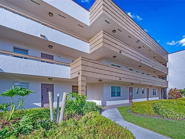 499 Forest Lakes Blvd #105 — Photo 4