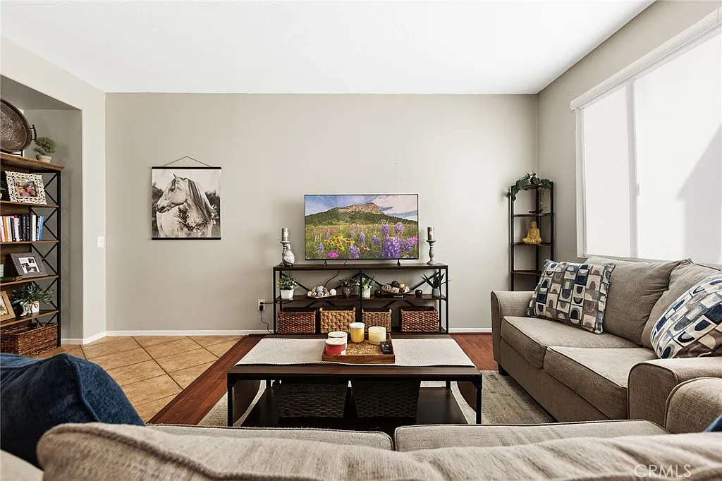 3 bed, 2.5 bath, 1387 sqft, $3,000 — Photo 2