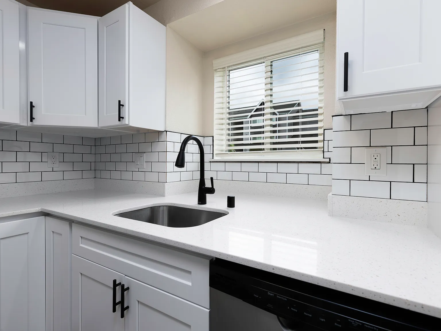 Westhampton Apartments — Photo 3