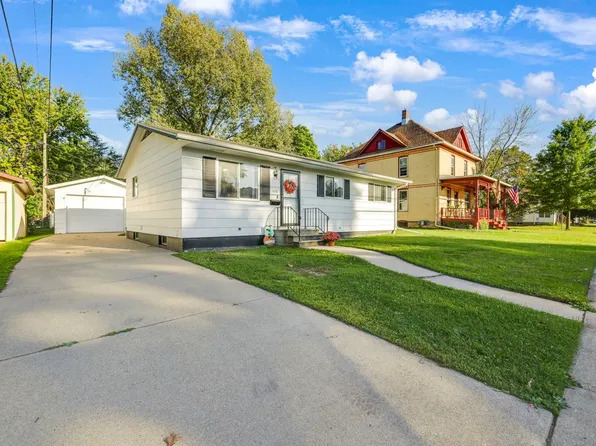 1008 Mill St, New London, WI 54961