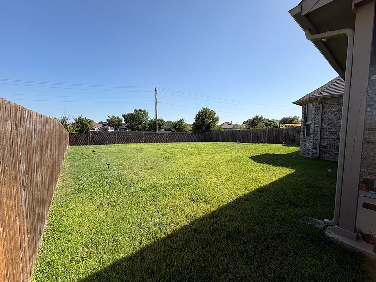 516 William Ct — Photo 39