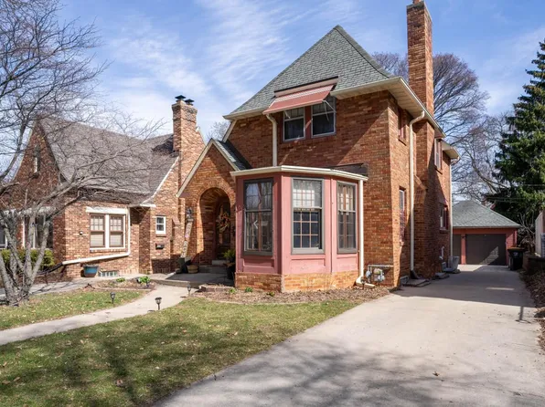2226 North 71st STREET, Wauwatosa, WI 53213