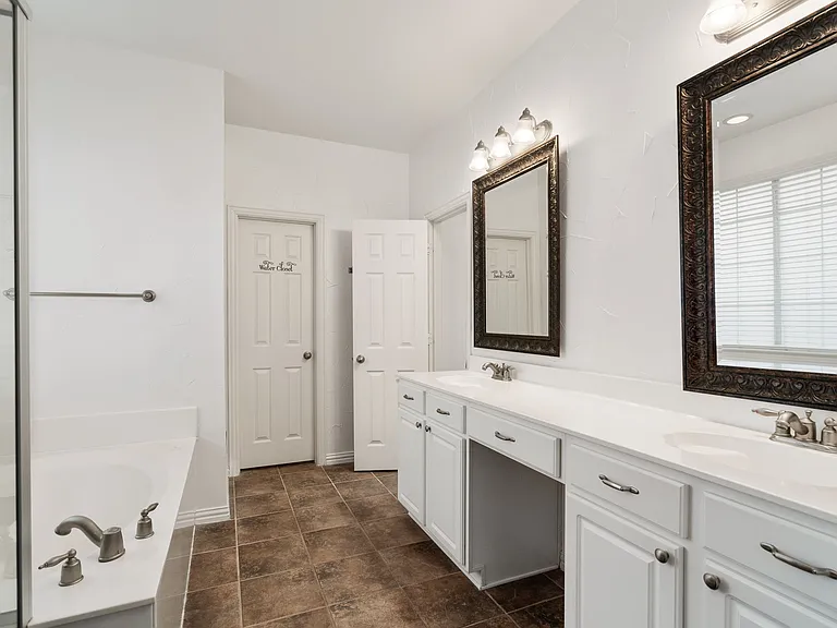 1181 Capital Dr — Photo 17