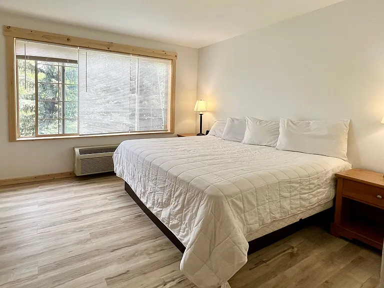 Ski Town Apartments — Photo 92