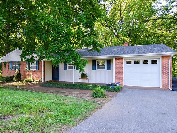 1289 Lakeridge Cir Troutville-large-002-