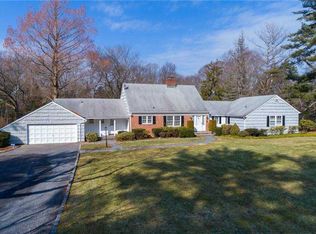7 Dogwood Hl, Brookville, NY 11545