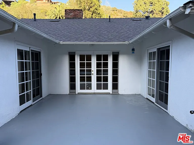 2201 Coldwater Canyon Dr — Photo 20
