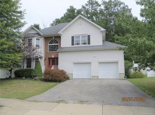 2212 Reveres Run, New Windsor, NY 12553
