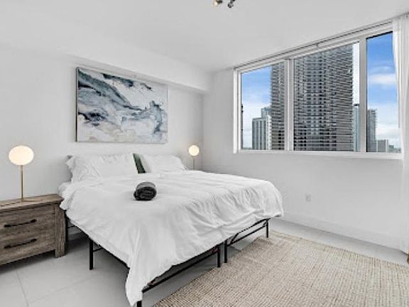 5th image of 244 Biscayne Blvd #2801