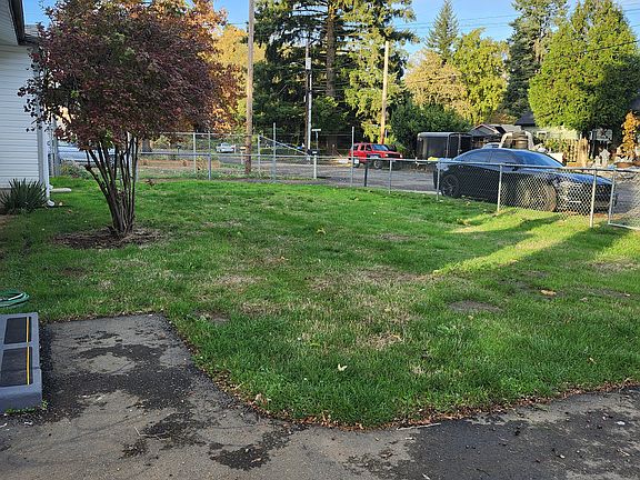 Front fully gated yard