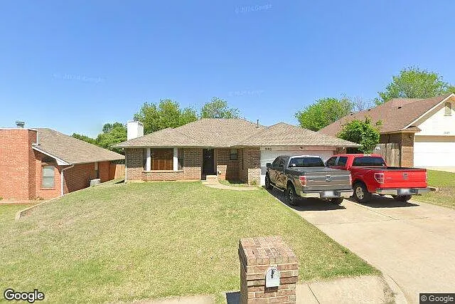 1003 Queens Cir — Photo 1