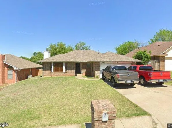 1003 Queens Cir, Edmond, OK 73034