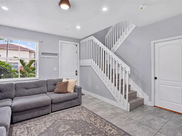 913 NW 135th Ave — Photo 4