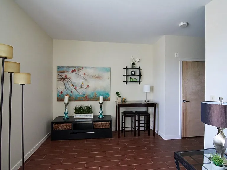 1032 Hope Street Apartments — Photo 29