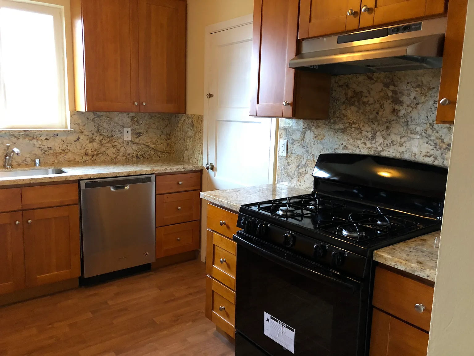 Hoover St, Redwood City — Photo 3
