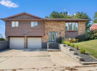 106 E Spruce St, Monona, IA 52159