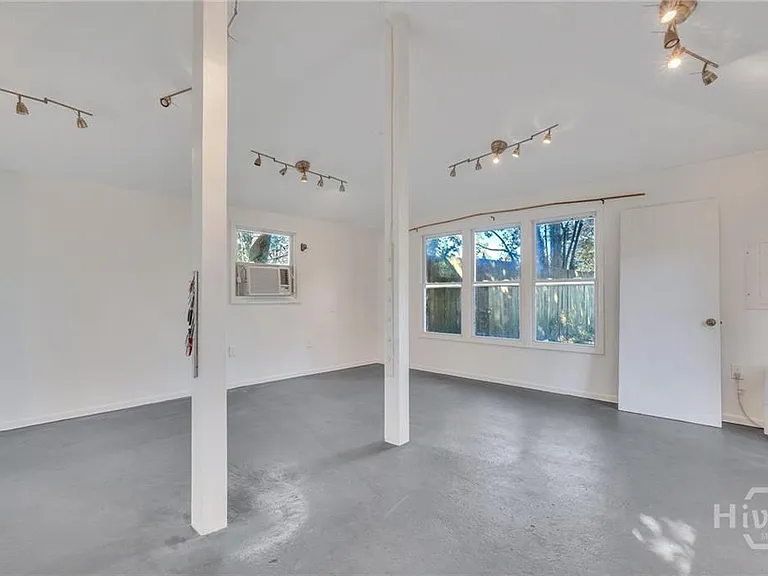 2337 Shirley Dr — Photo 42