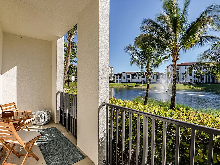Lago Apartments — Photo 42