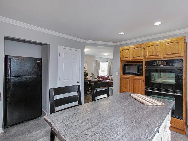 225 S Bleckley Dr — Photo 5