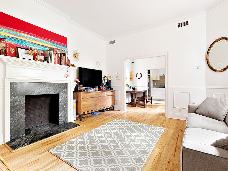 1st image of 129 E 61st St APT 4