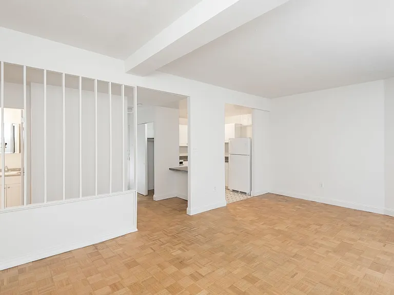 Midtown Apartments — Photo 5