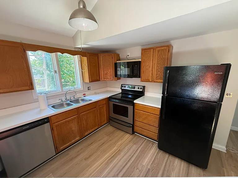 208 Saint Marys Ave #E — Photo 4