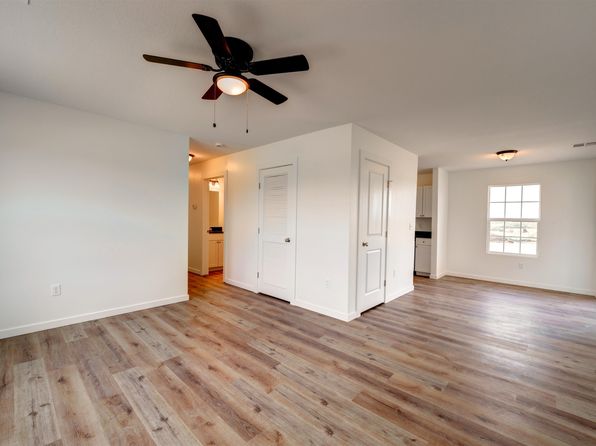 1207 Nautical Dr, Salina, KS 67401