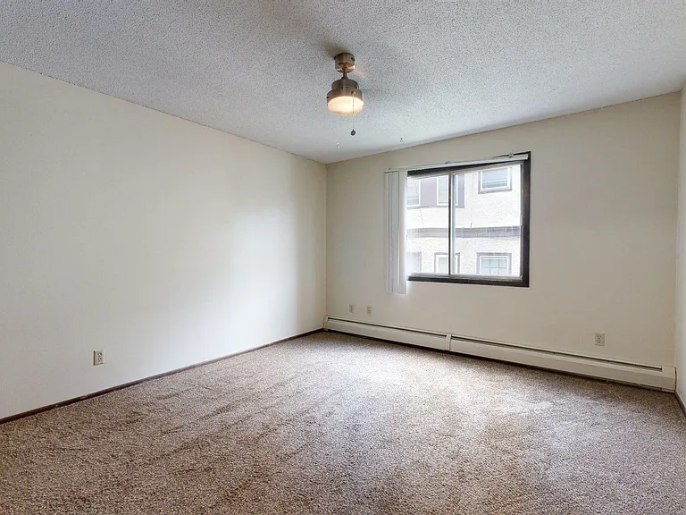 600 10th Ave Apartments — Photo 27