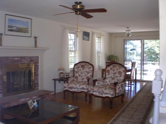 Living Room/ dining room