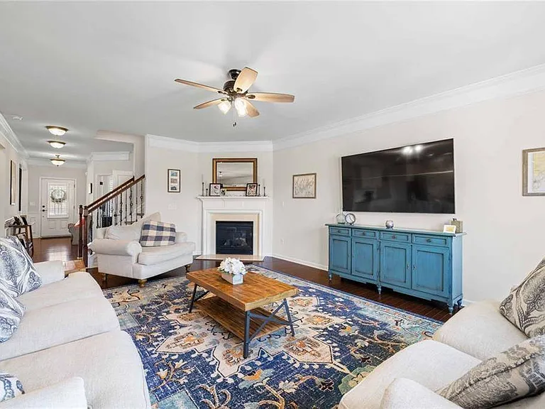 496 Spring View Dr — Photo 9