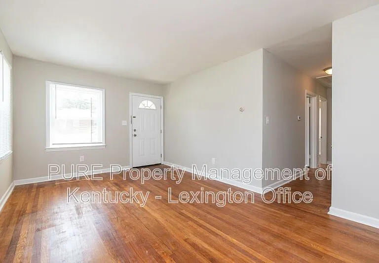 817 Marcellus Dr — Photo 5